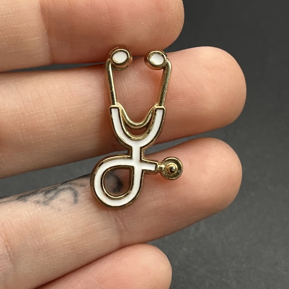 Stethoscope Doctor Nurse Medical Tool Instrument Lapel Hat Pin